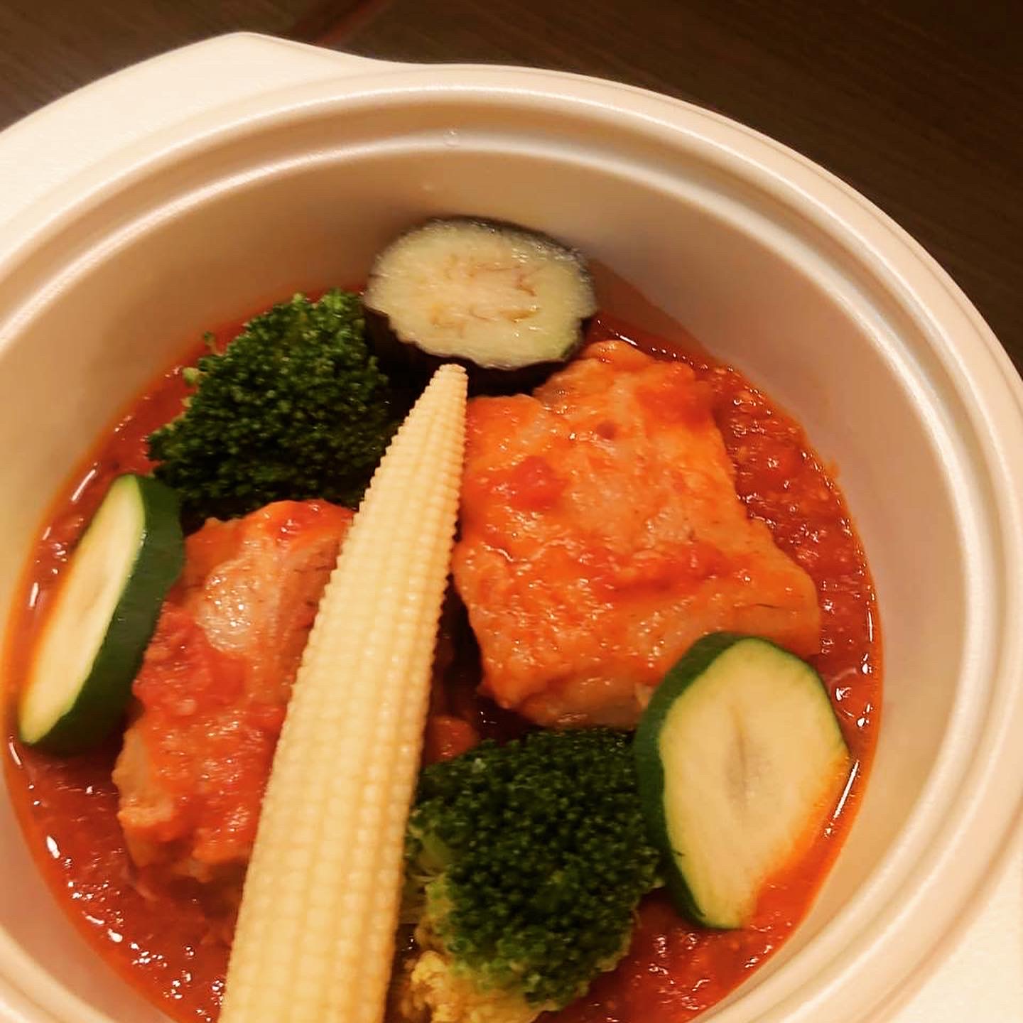 豚バラ肉のトマトソース煮込み(ライス、野菜、一品付き)